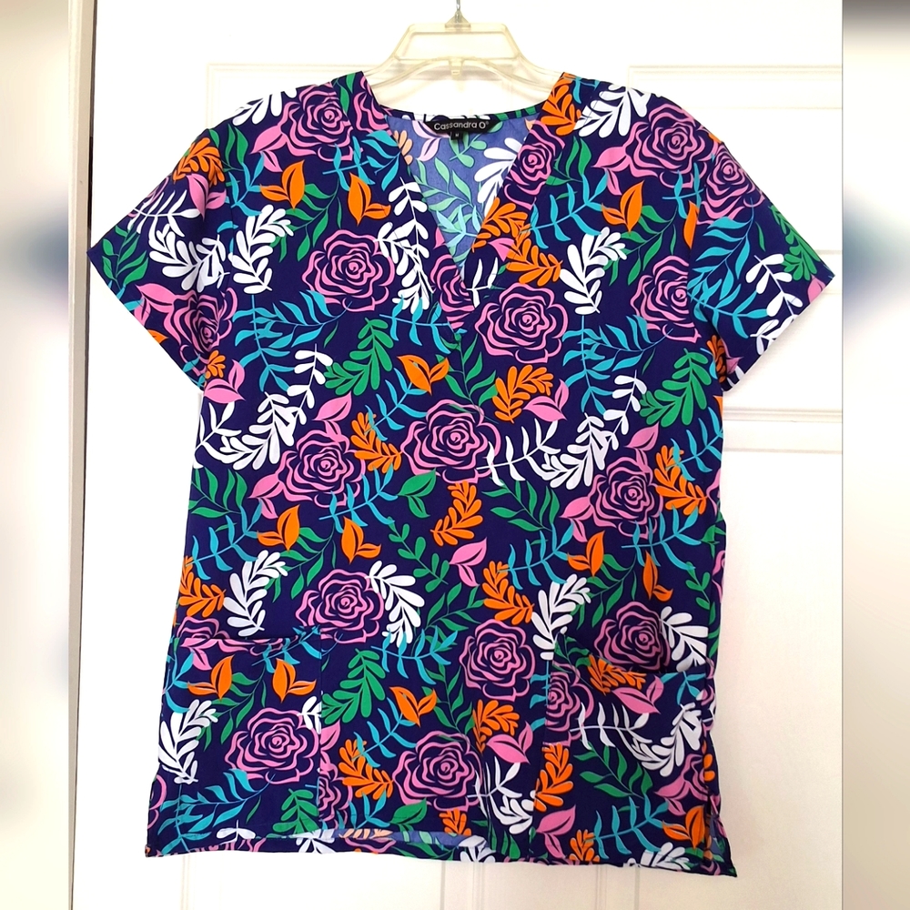 💥SALE💥Cassandra O, Medium, NWOT Woman's SCRUB Top